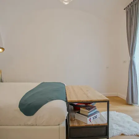 Luxury Garden דירה *