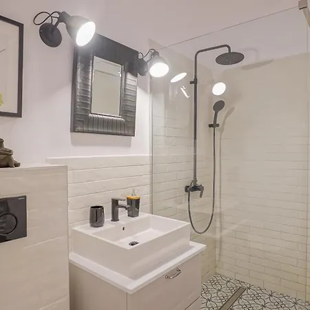 Luxury Garden דירה *