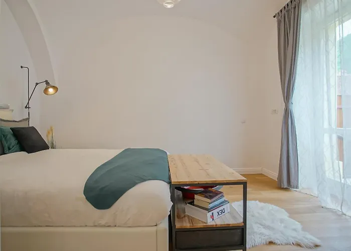 Luxury Garden アパート *